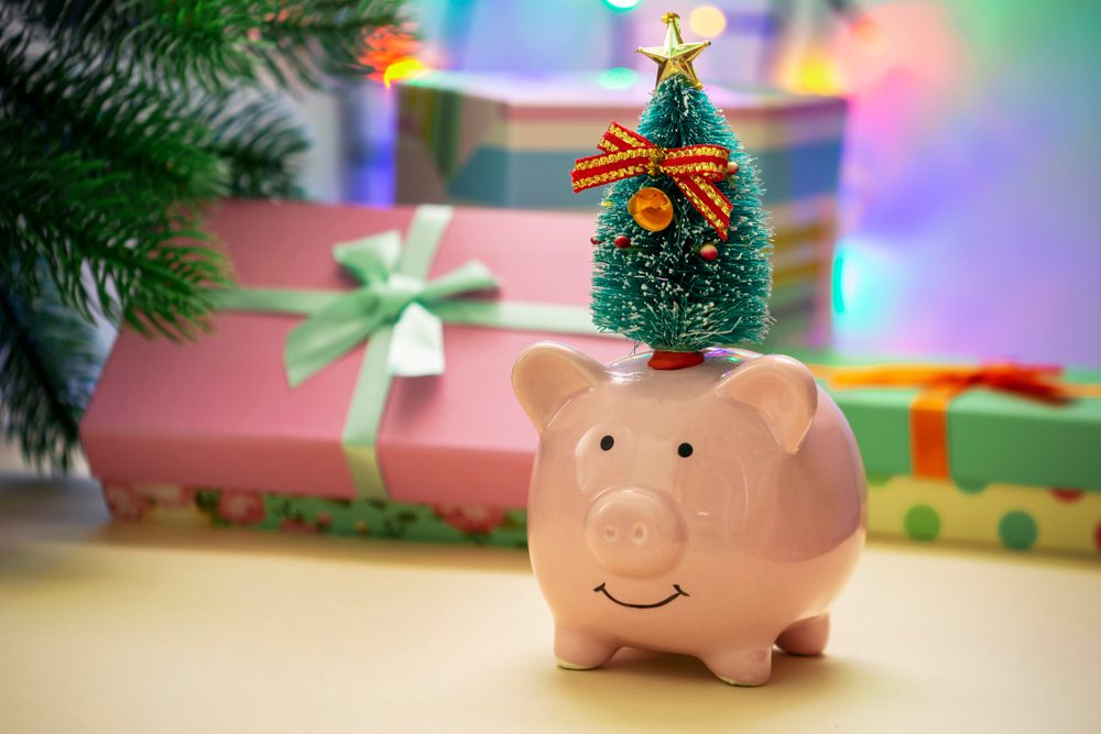 avoid overspending during the holiday season